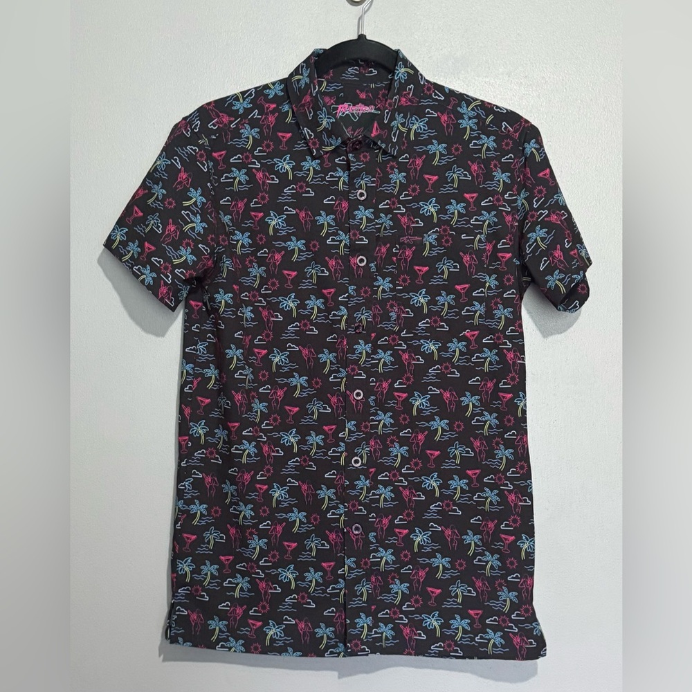 Retro Rifle Live Nudes Men’s Short Sleeve Button Up Size XS